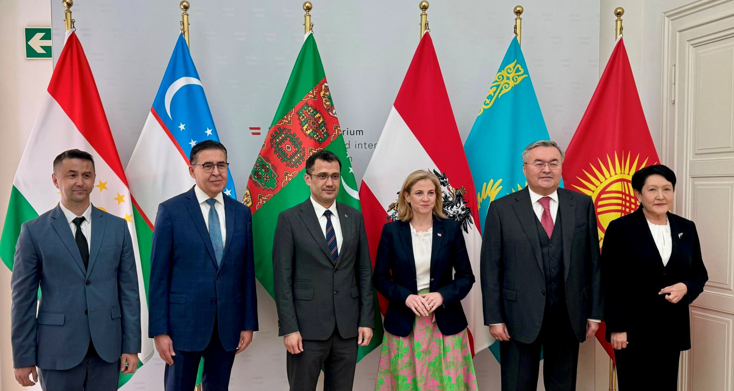 https://tds.gov.tm/assets/news/turkmen-diplomaty-wenada-gecirilen-merkezi-aziya-yurtlarynyn-awstriyadaky-ilcilerinin-dususygyna-gatnasdy-05-09-2025-16-48-44/4o5ii1qHdv.jpg